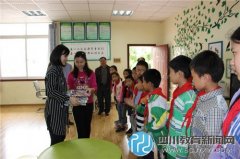 雙流區(qū)教育局團(tuán)工委書記朱蕾慰問(wèn)彭鎮(zhèn)小